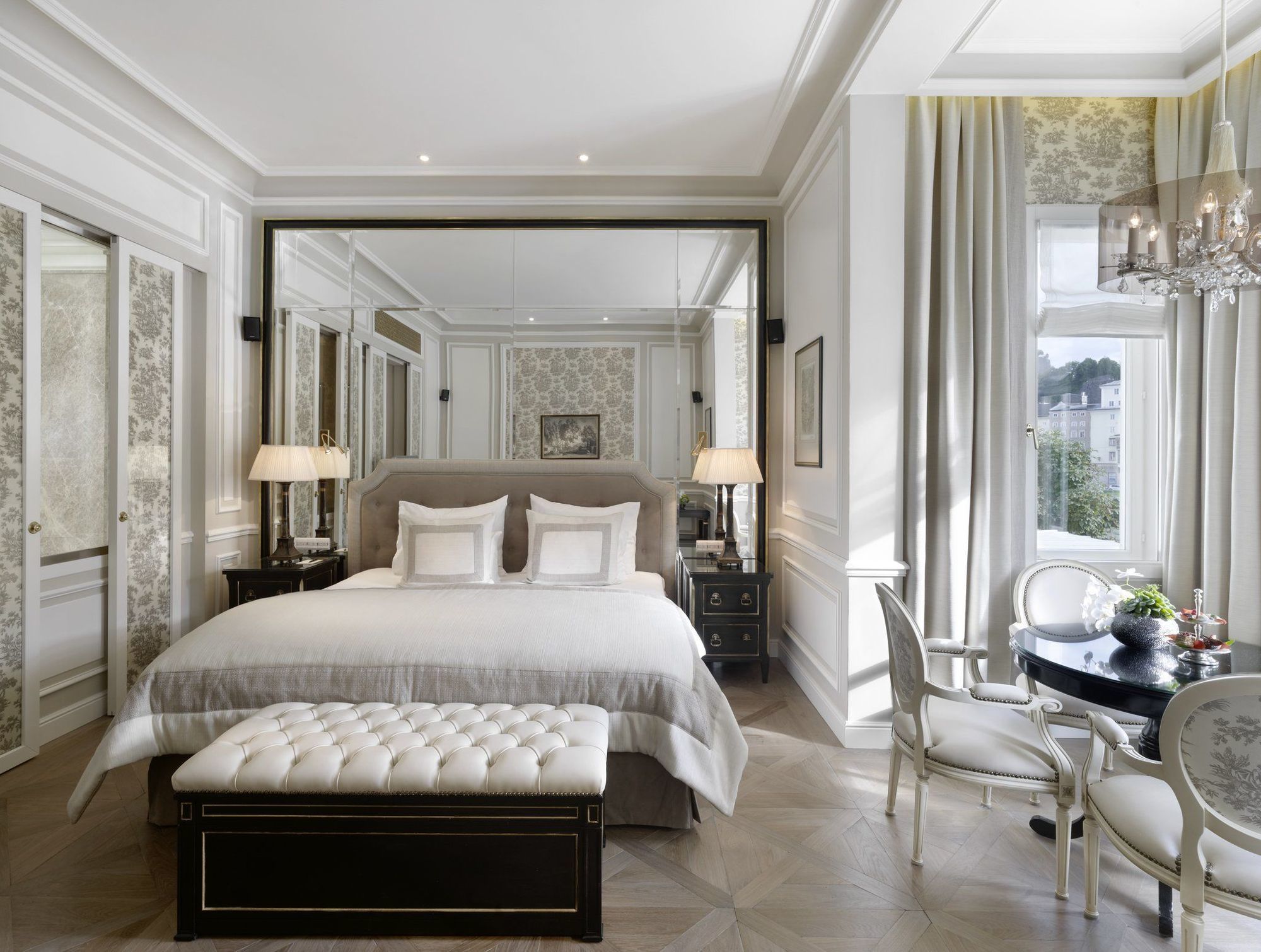 호텔 자허 잘츠부르크 객실 사진 A bedroom at the Mandarin Oriental, Paris
